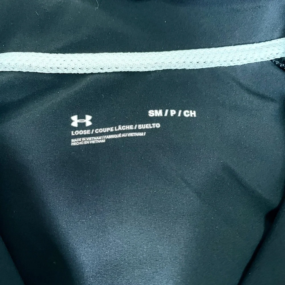 Women’s Under Armour Pullover Windbreaker - Picture 2 of 3